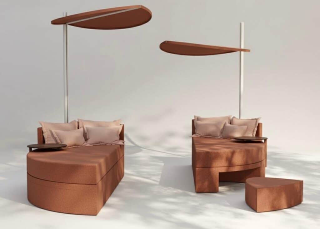 Daybed outdoor Moonglow aperto nella versione color terracotta: arredo di design contemporaneo con forme curve e avvolgenti, rivestimento materico caldo, cuscini coordinati e lampada integrata ispirata alla luce lunare, ambientato in uno spazio minimal e lumino